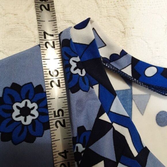 Linea By Louis Dell’Olio Blue Motif V-neck Blouse 2X - Picture 10 of 12